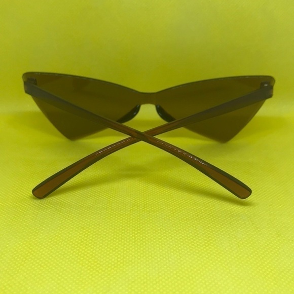 BROWN SUNGLASSES W/FREE CASE ✨✨✨ - Picture 3 of 7